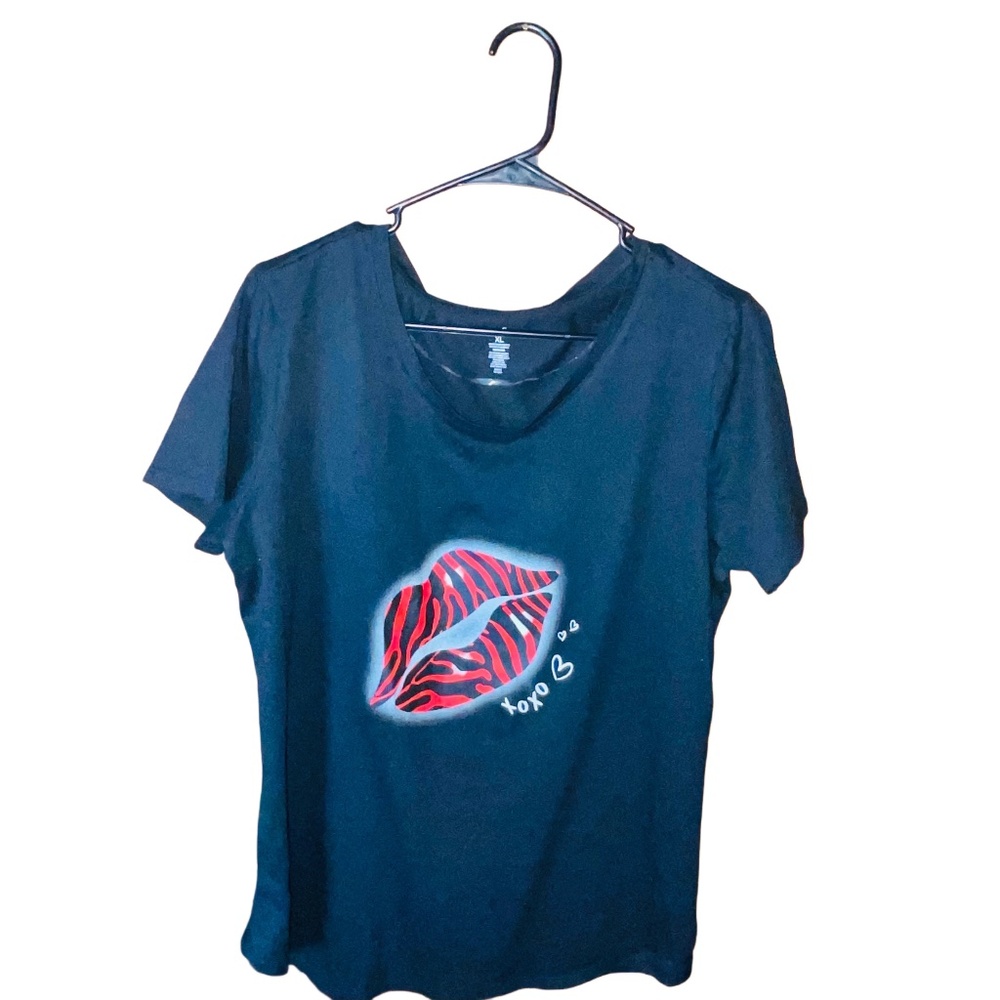 Juniors black and red xoxo Kissy Lips Black T-Shirt Just be Size XL